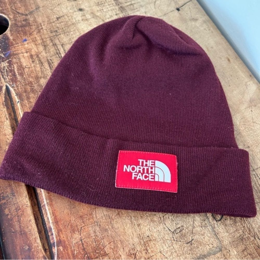 The North Face Burgundy Maroon Beanie Unisex Adult One Size Great Preworn Condit